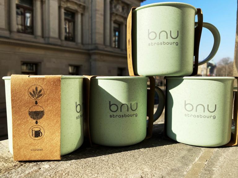 tasses recyclées pour les agents