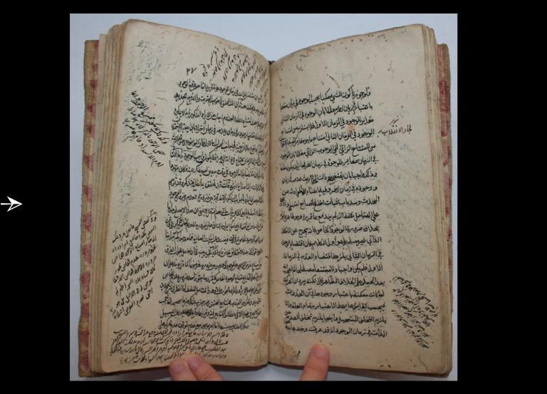 Photo d'une double page du manuscrit 4.160 après restauration