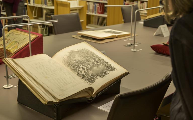Photo support de l'appel à chercheur ReligiS en salle du patrimoine 